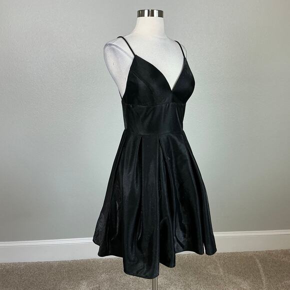 Black Mini Fit and Flare Cocktail Dress Size 6 Sleeveless V-Neck by AQUA - Picture 2 of 12